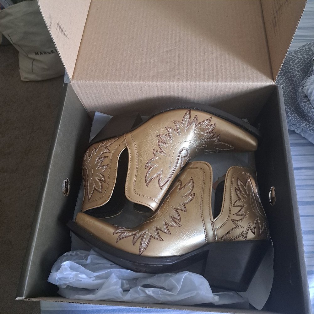 Ariat gold western boot